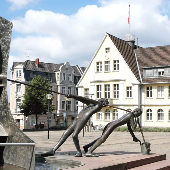 Historisches Rathaus mit Brunnen