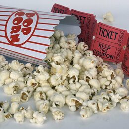 Popcorn mit Kinotickets