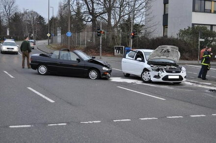 Verkehrsunfall im Kreuzungsbereich Konrad-Adenauer-Straße / Kronenweg