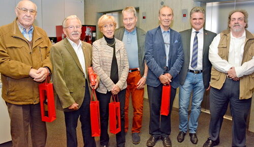 Bürgermeister Erwin Esser und Charly Nahlen mit Wilhelm Schmelzer, Helmut Schneider, Marianne Schneider, Günther Linnartz und Hans-Peter Schulten.